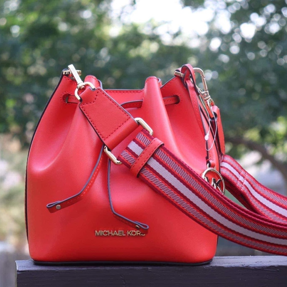 NWT Michael Kors Extra Small Eden Bucket Bag